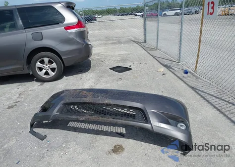 2012 Toyota Sienna Base 7 Passenger z USA, uszkodzony, nr VIN 5TDKA3DC8CS010238